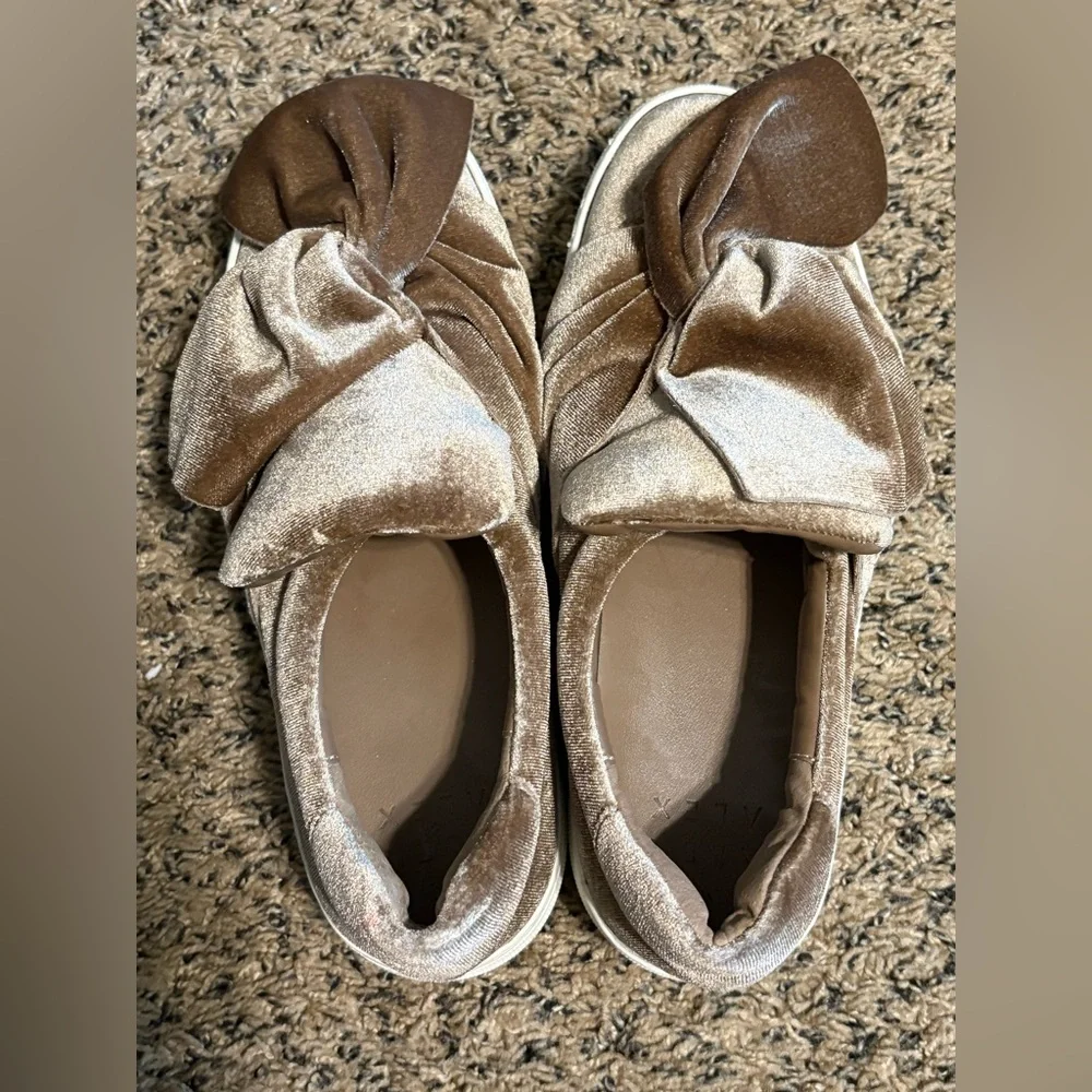 Alex + Alex Velvet Bow Platform Tennis Shoes Hello Fall 😍 - Picture 1 of 10